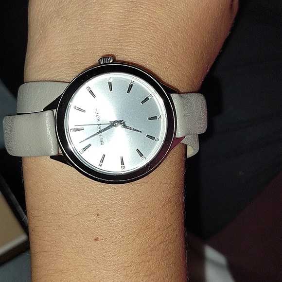 Michael Kors Watch - Picture 3 of 6